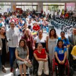 Atestigua Tanya Viveros la entrega de sillas de ruedas a personas con discapacidad
